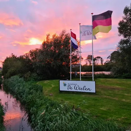 3a Op Recreatiepark De Wielen דירה